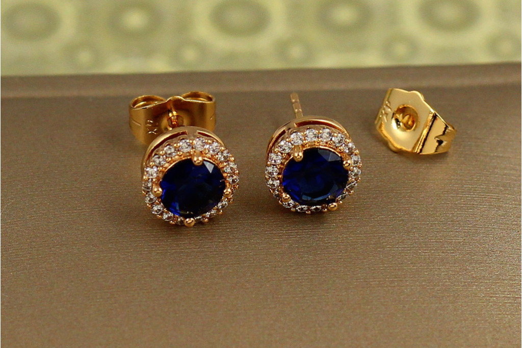 Серьги гвоздики Xuping Jewelry аминь окантовка синие фианиты 9 мм золотистые