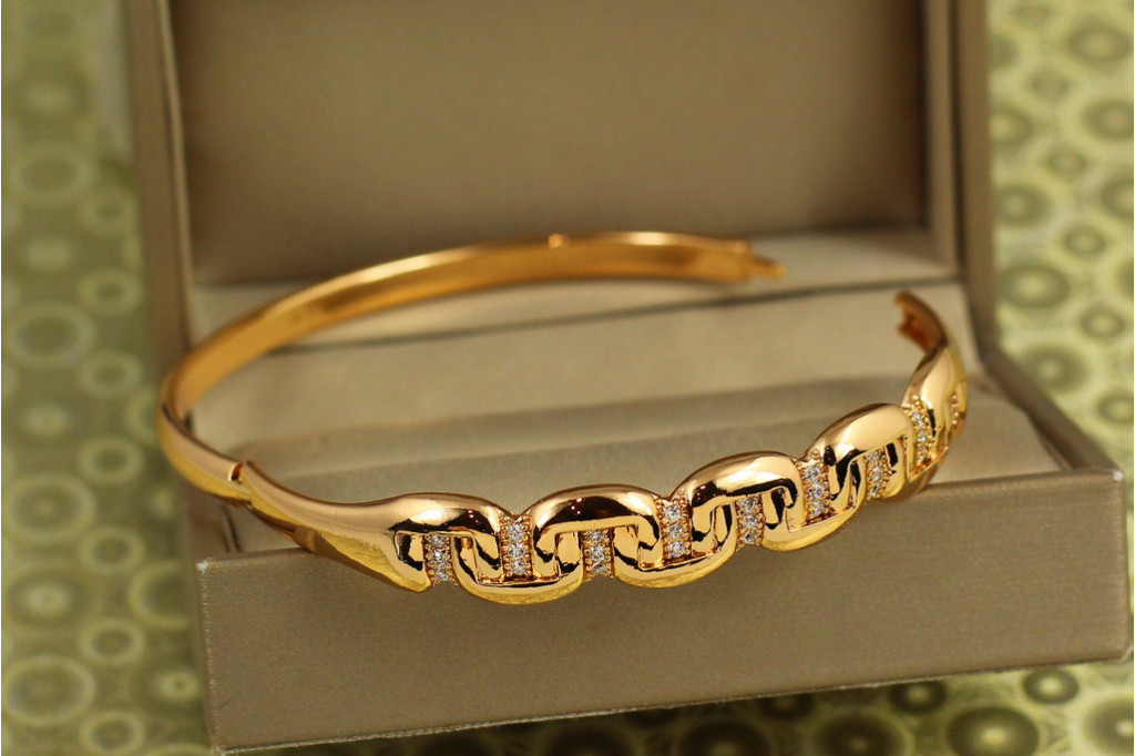 Браслет бэнгл Xuping Jewelry Аура Потоку 57 мм на руку от 16 см до 18 см золотистый