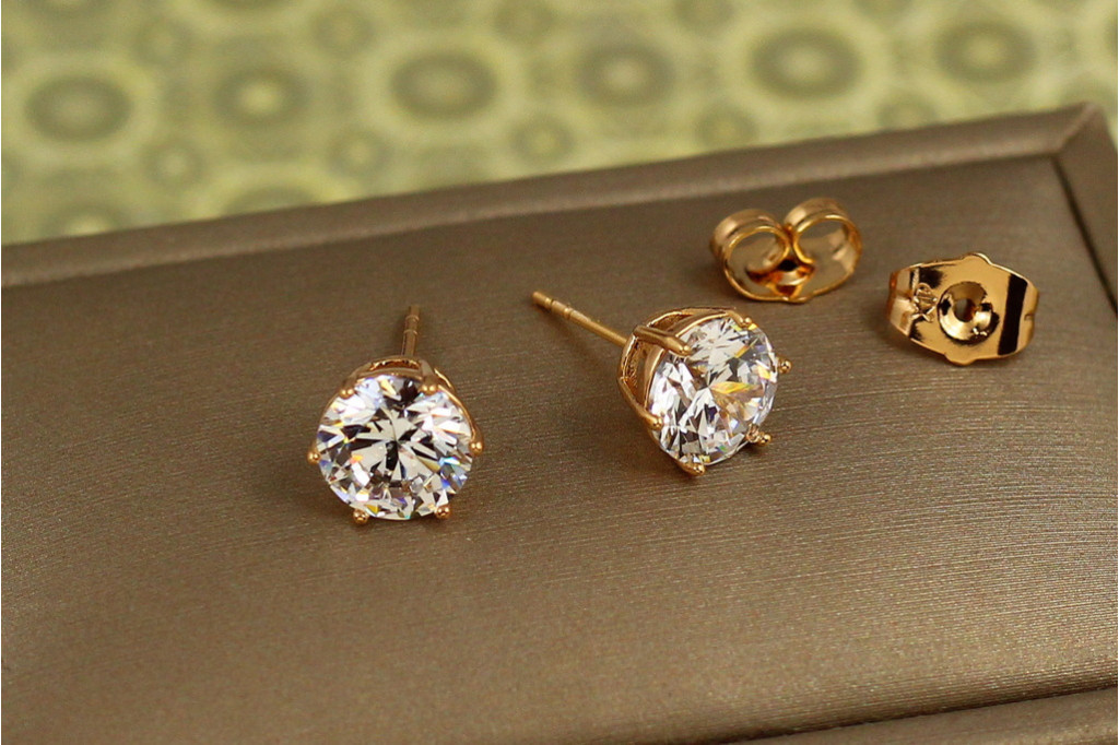 Сережки Xuping Jewelry гвоздики з білим каменем шість кріплень 8 мм золотисті