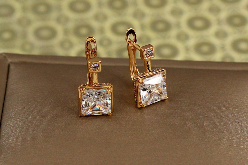 Серьги Xuping Jewelry Айсберг с белым камнем 1,5 см золотистые