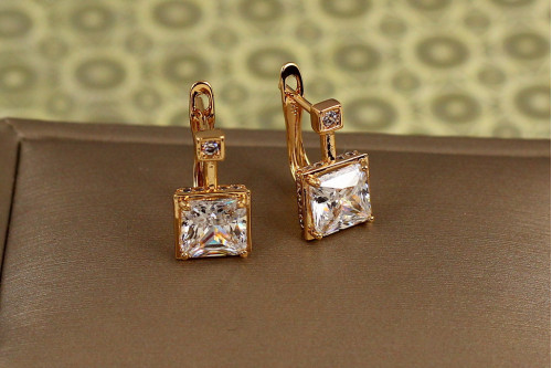 Сережки Xuping Jewelry Айсберг з білим каменем 1,5 см золотисті
