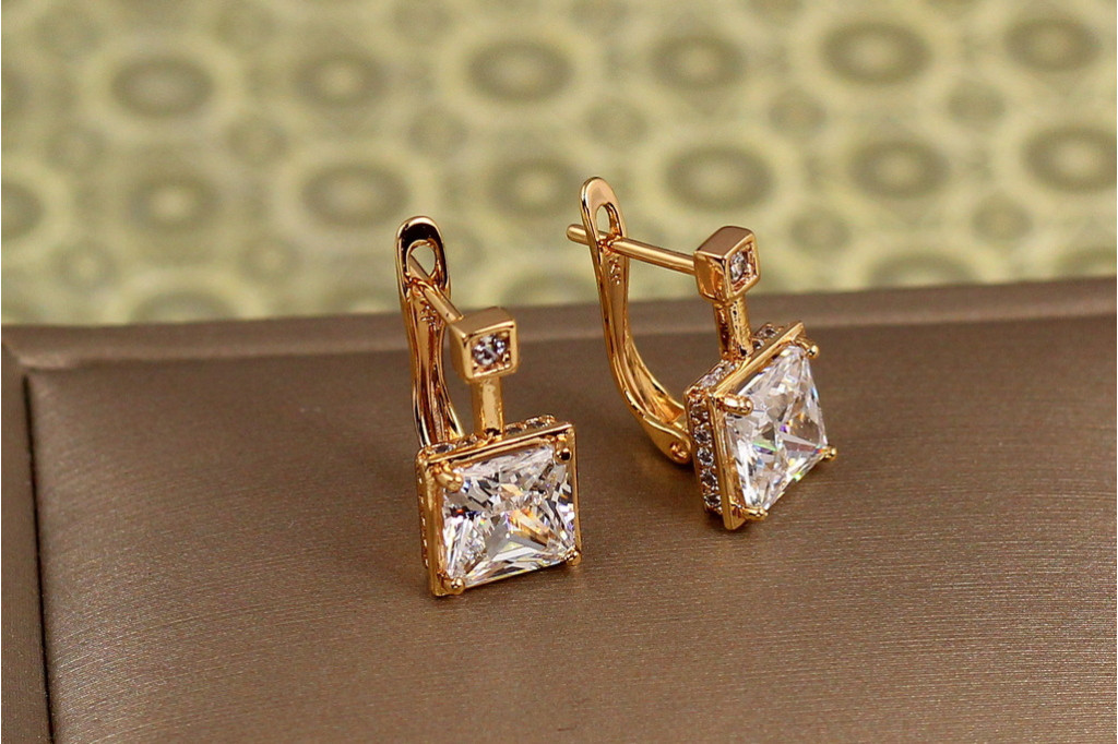 Серьги Xuping Jewelry Айсберг с белым камнем 1,5 см золотистые