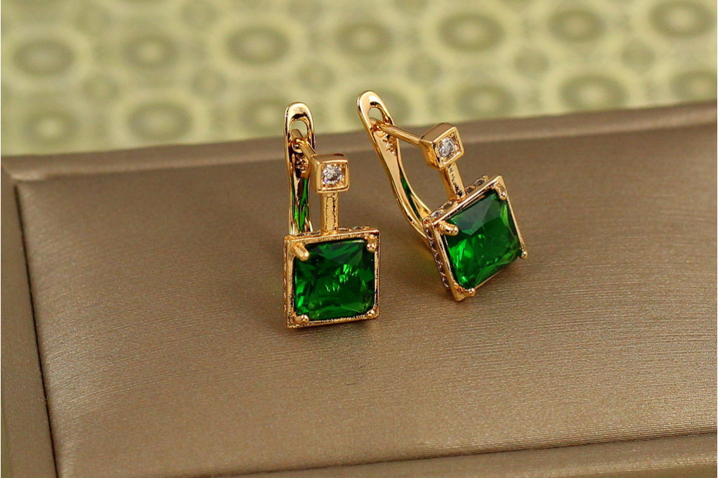 Сережки Xuping Jewelry Айсберг з зеленим каменем 1,5 см золотисті