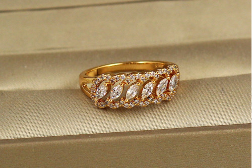 Кільце Xuping Jewelry Сяйво емоцій з білими каменями р 17 золотисте