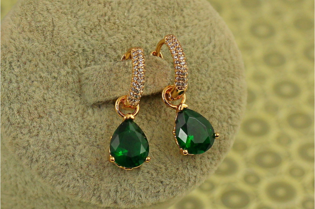 Сережки підвіски Xuping Jewelry зі зйомною зеленою краплею 2,5 см золотисті