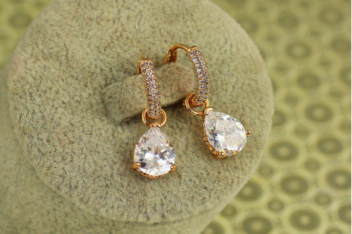 Сережки підвіски Xuping Jewelry зі зйомною білою краплею 2,5 см золотисті