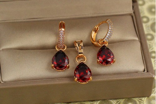 Набор Xuping Jewelry серьги и кулон с красной съемной каплей золотистый