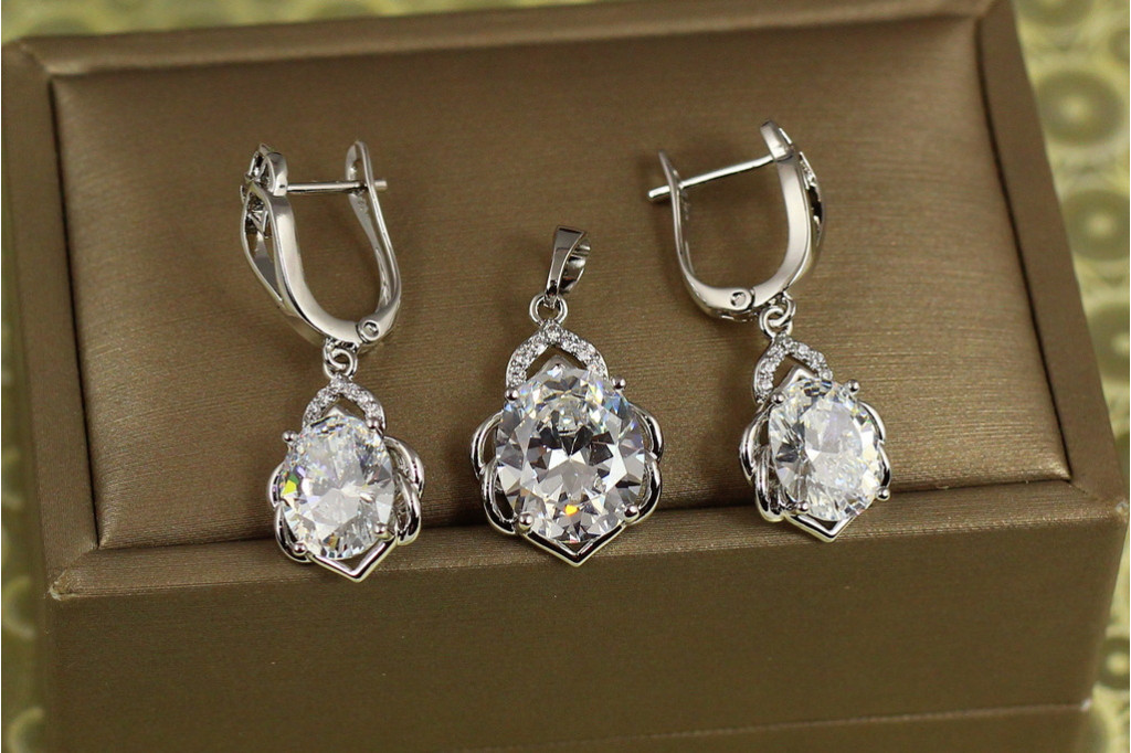 Набор Xuping Jewelry Сицилия с белым камнем серебристый