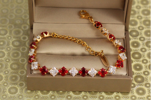 Браслет Xuping Jewelry Льодяні ромби з білими і червоними каменями 17 см золотистий