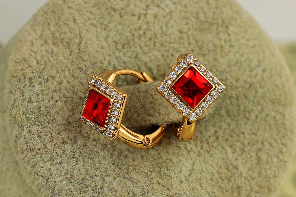 Серьги Xuping Jewelry Красный ромб с камнем Сваровски 1,5 см золотистые