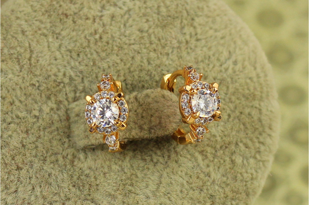 Серьги детские Xuping Jewelry маленькая Вселенная 1,2 см золотистые