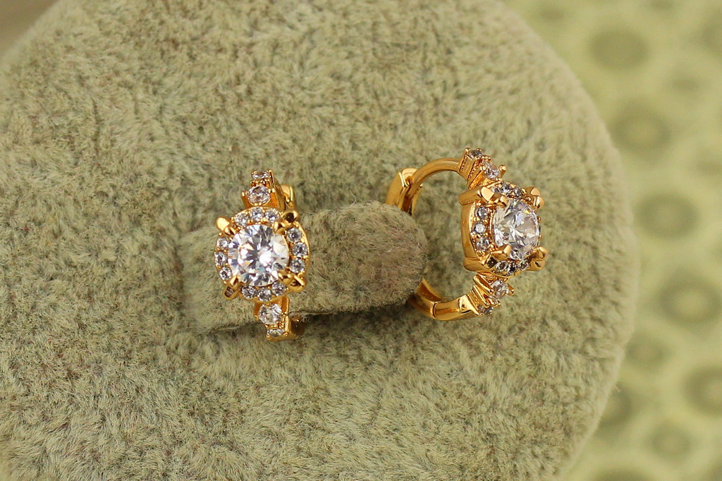 Серьги детские Xuping Jewelry маленькая Вселенная 1,2 см золотистые
