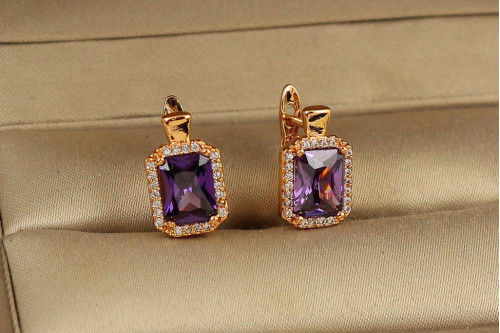 Сережки Xuping Jewelry Авангард з фіолетовим каменем 1,4 см золотисті