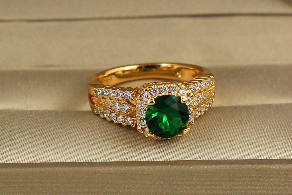 Кільце Xuping Jewelry Магічний елексир із зеленим каменем р 19 золотисте