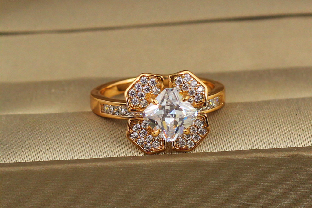 Кільце Xuping Jewelry Криштальний бутон р 19 золотисте