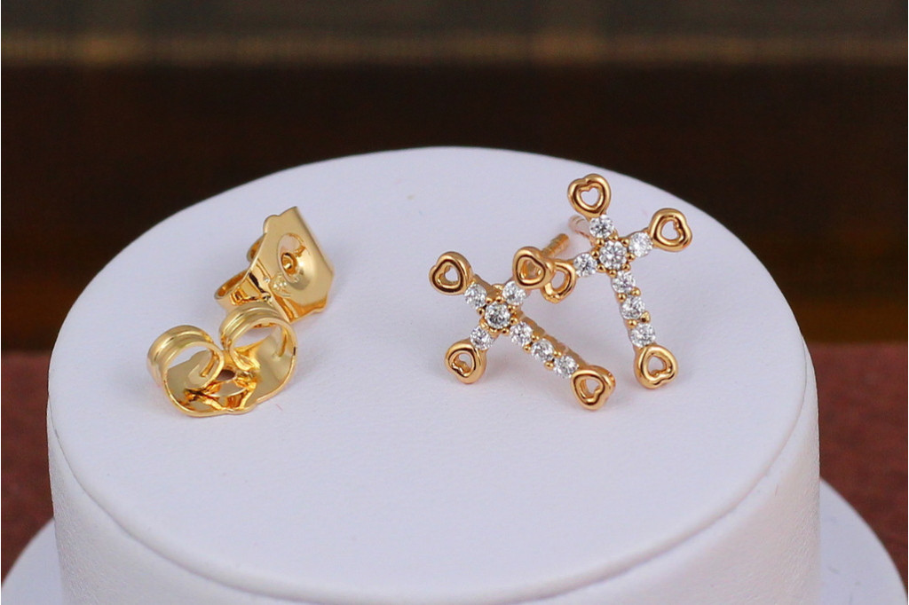 Серьги гвоздики Xuping Jewelry крестики 1,2 см золотистые