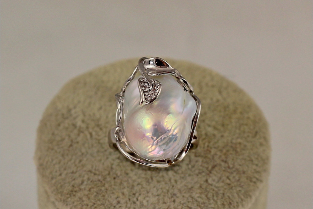 Кільце Xuping Jewelry Листочок з натуральною великою барочною перлиною 16+ р сріблясте