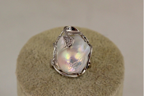 Кільце Xuping Jewelry Листочок з натуральною великою барочною перлиною 16+ р сріблясте