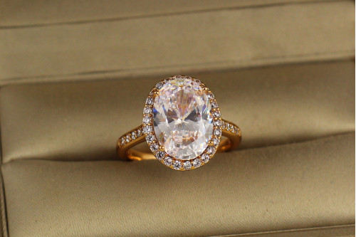 Кільце Xuping Jewelry малинки з білим каменем р 16 золотисте