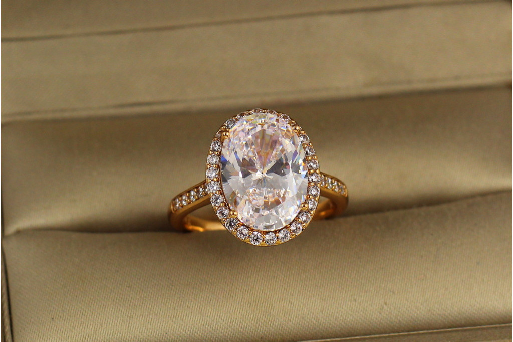 Кільце Xuping Jewelry малинки з білим каменем р 19 золотисте
