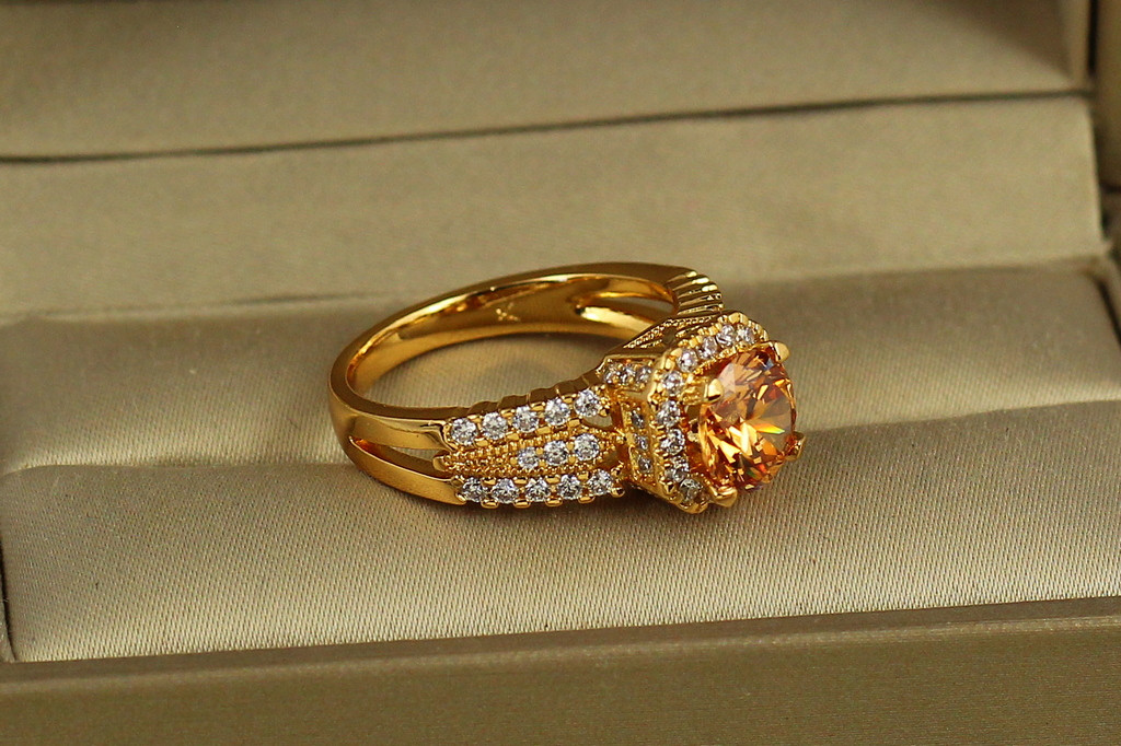 Кільце Xuping Jewelry Магічний елексир із жовтим каменем р 16 золотисте