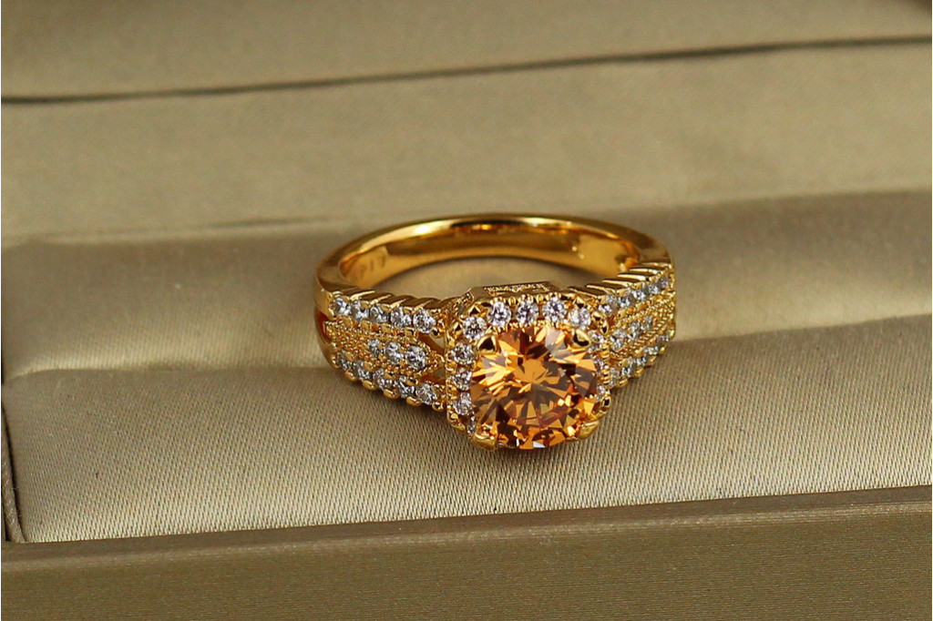 Кільце Xuping Jewelry Магічний елексир із жовтим каменем р 19 золотисте