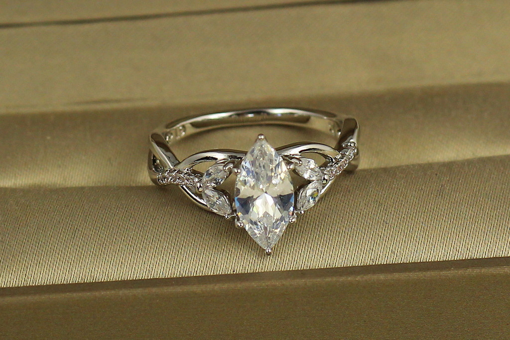 Кільце Xuping Jewelry Маркіза р 18 сріблясте