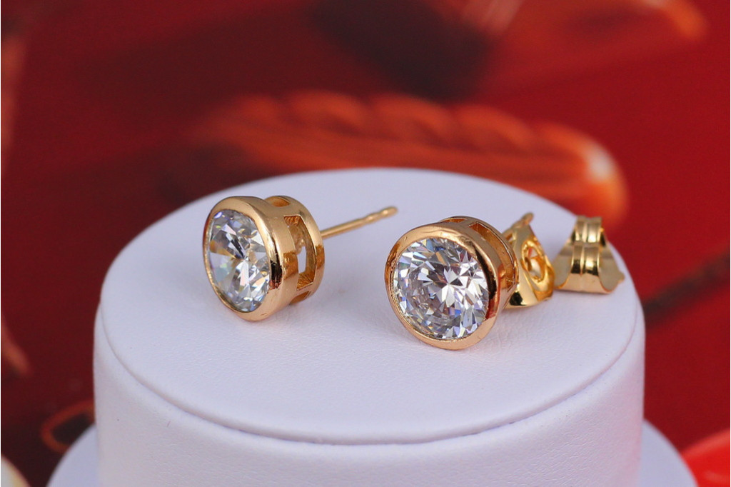 Серьги гвоздики Xuping Jewelry камень в ободке 10 мм золотистые