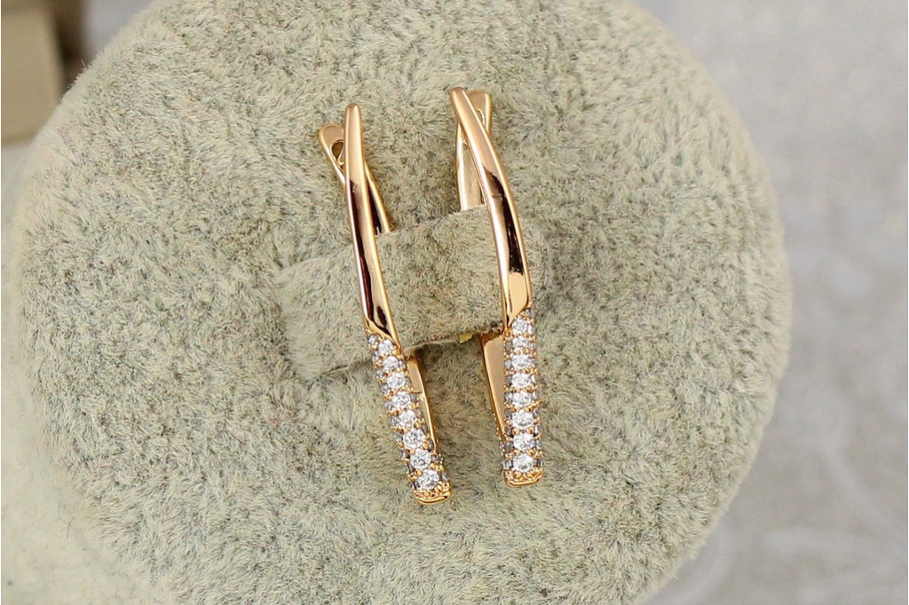 Серьги Xuping Jewelry скобки с камешками на острие 2,8 см золотистые
