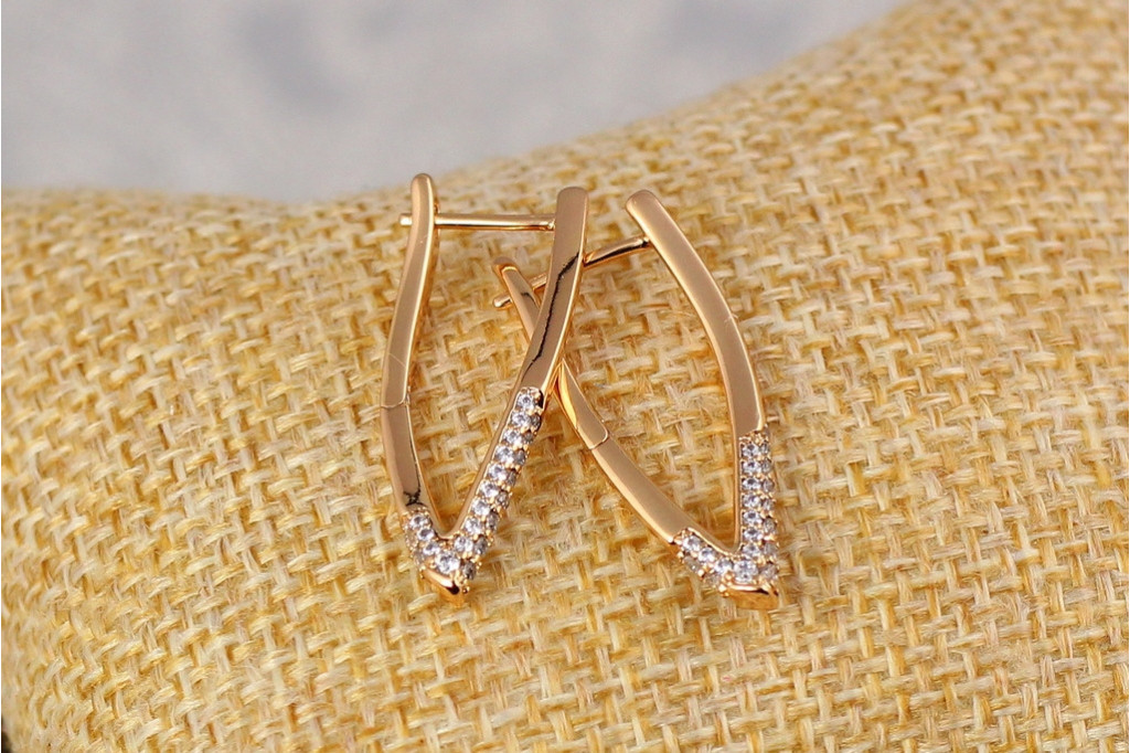 Серьги Xuping Jewelry скобки с камешками на острие 2,8 см золотистые