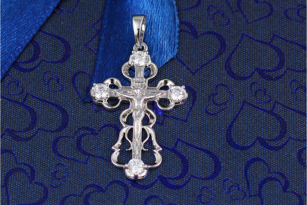 Крестик Xuping Jewelry ажурный на концах камни 2,8 см  серебристый