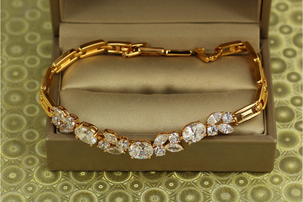 Браслет Xuping Jewelry Зіркопад з білими каменями 21,5 см золотистий