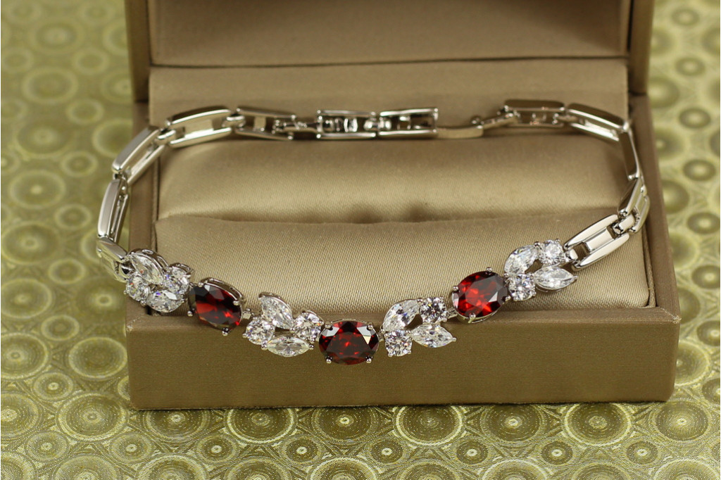 Браслет Xuping Jewelry Зіркопад з червоними каменями 21,5 см сріблястий