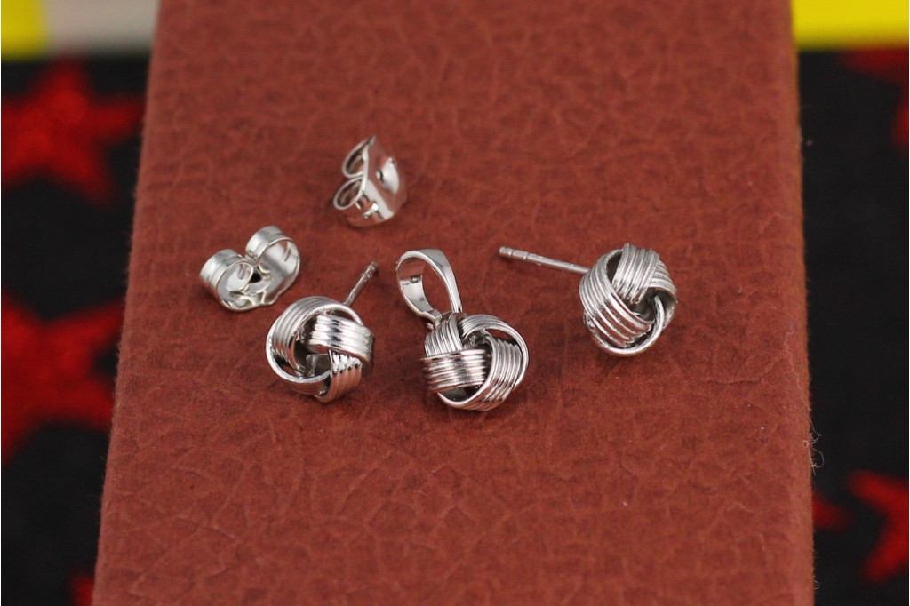 Набор Xuping Jewelry серьги гвоздики с кулоном  без цепи двойные завитки 9 мм серебристый