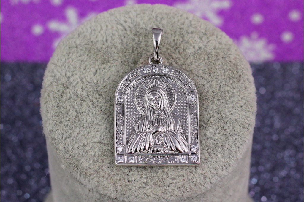 Ладанка Xuping Jewelry арка ажурная Дева Мария со сложенными руками 2,5 см серебристая