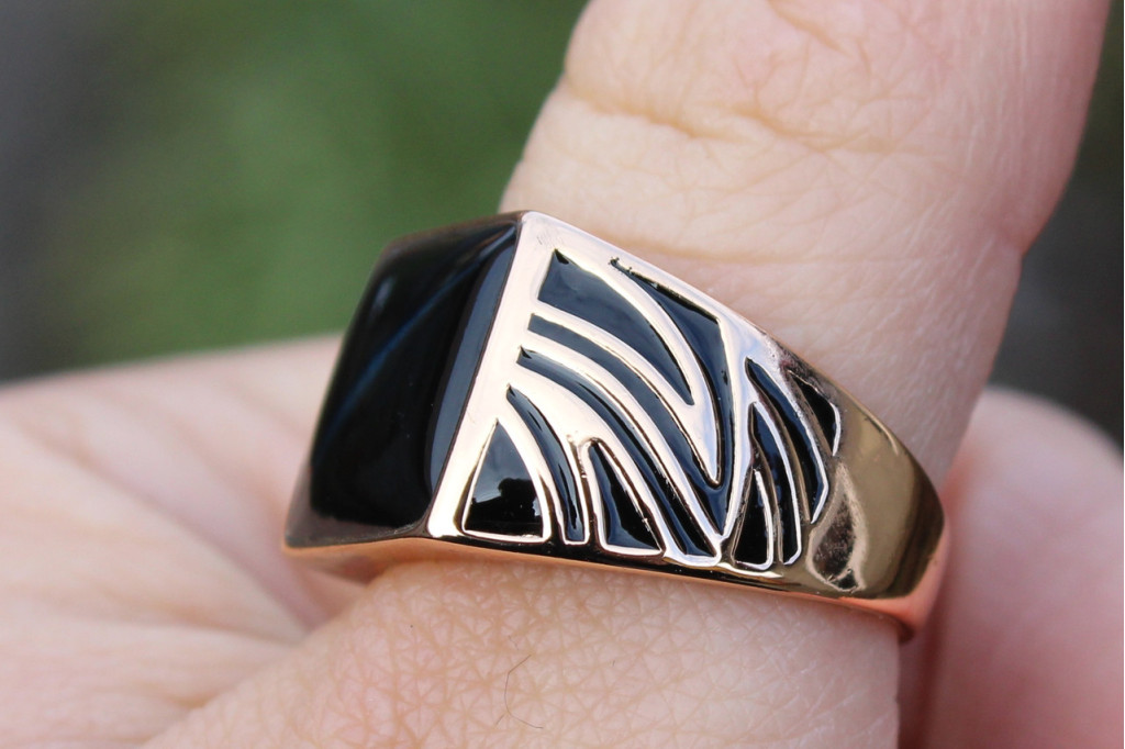 Печатка Xuping Jewelry 19 р квадратна з чорним покриттям золотиста