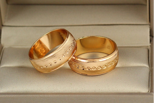 Обручка Xuping Jewelry гранований малюнок крапки по колу 8 мм р 16,17,18,19,20,21,22 золотиста 16