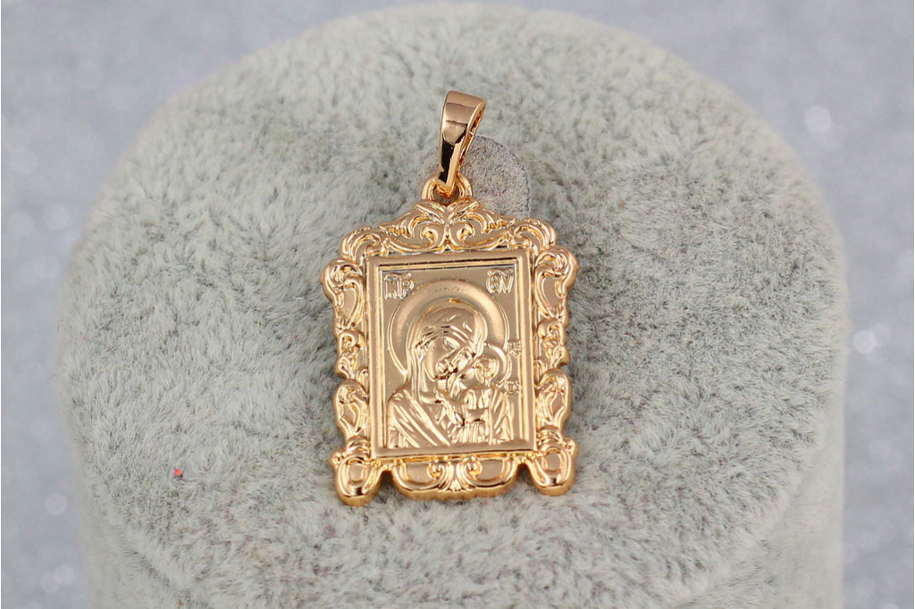 Ладанка Xuping Jewelry прямоугольная в стиле иконки Мария сконила голову к младенцу 2*1,5 см золотистая