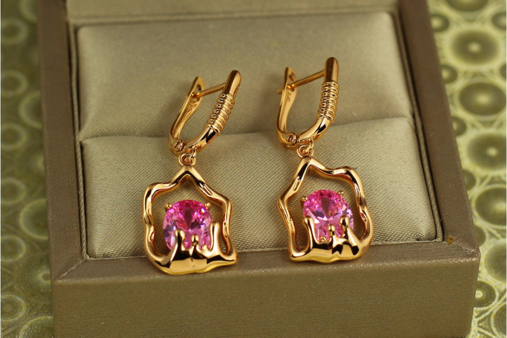 Сережки Xuping Jewelry підвіски Морфо з рожевим каменем 3,5 см золотисті