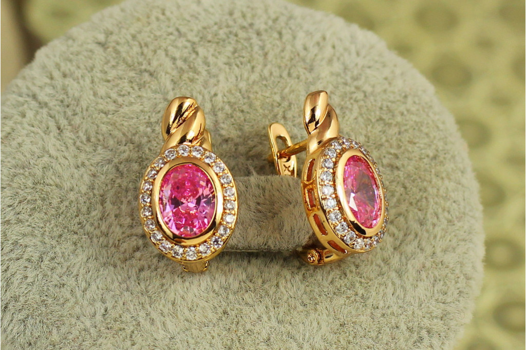 Сережки Xuping Jewelry Магічний овал з рожевим каменем 1.7 см золотисті