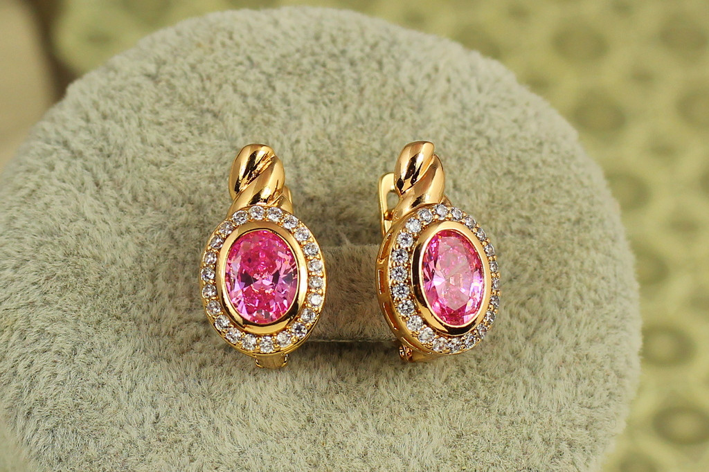 Сережки Xuping Jewelry Магічний овал з рожевим каменем 1.7 см золотисті