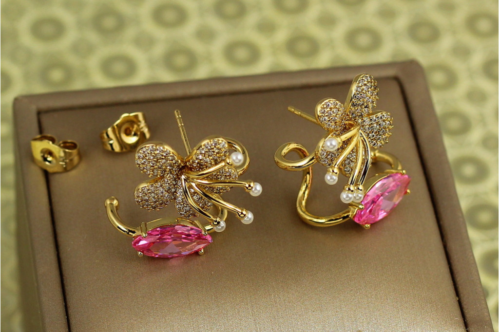 Сережки кафи Xuping Jewelry квітка з рожевим маркізом 2 см золотисті