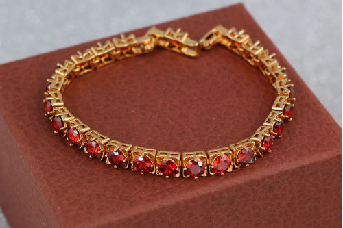Браслет Xuping Jewelry з червоними каменями в квадратній оправі по всій довжині 19 см 6 мм золотистий
