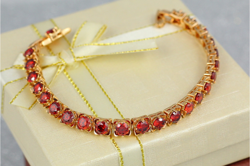 Браслет Xuping Jewelry з червоними каменями в квадратній оправі по всій довжині 19 см 6 мм золотистий