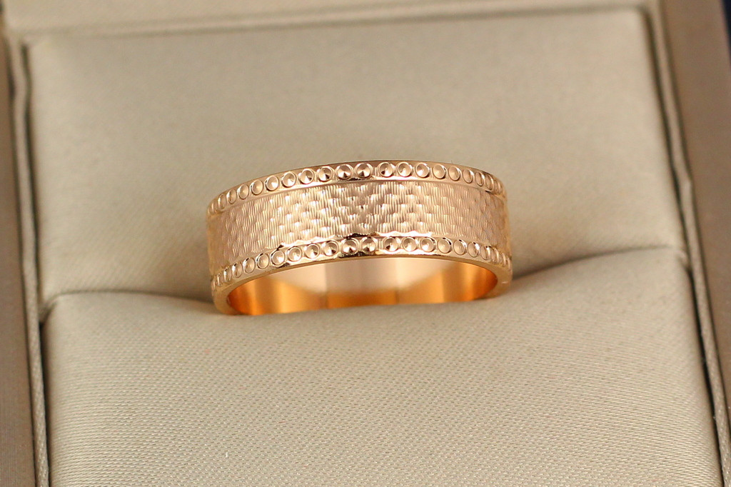 Обручальное кольцо Xuping Jewelry граненая американка 7 мм р 20 золотистое