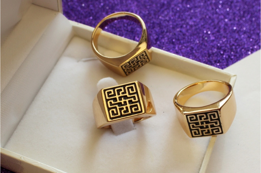 Печатка Xuping Jewelry р 22 квадратная лабиринт золотистая