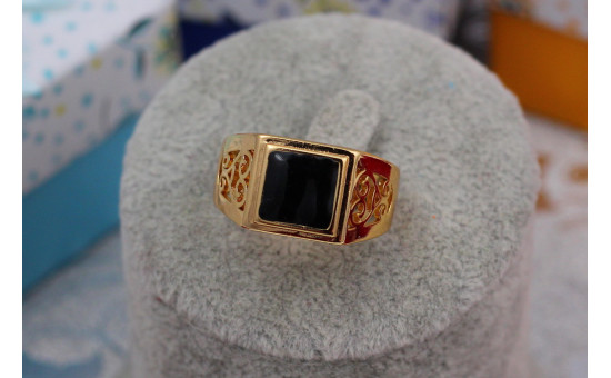 Печатка Xuping Jewelry чорний квадрат з завитками з боків р 23 золотиста