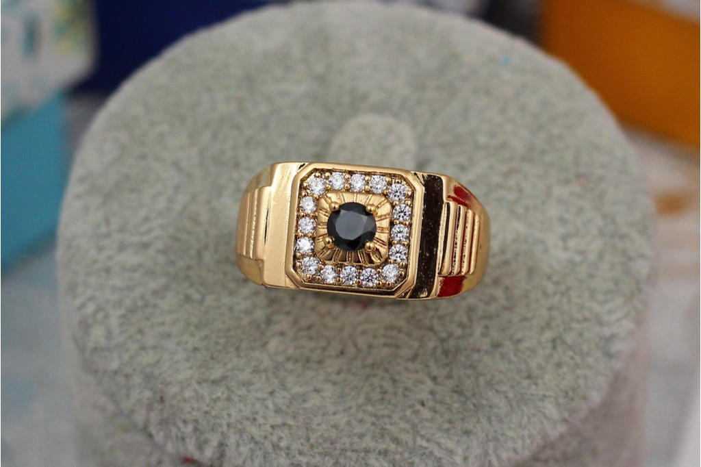 Печатка Xuping Jewelry квадратна з боків сходи до чорного фианиту в середині 19 р золотиста