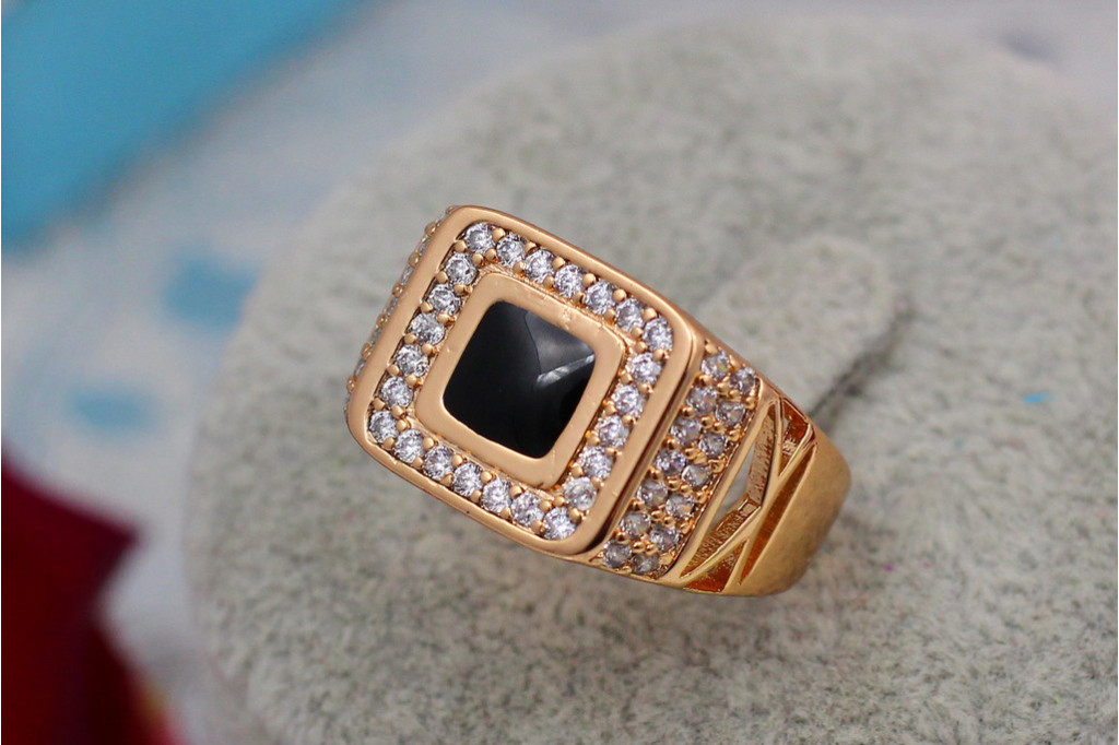 Печатка Xuping Jewelry чорна піраміда з камінням біля підніжжя 19 золотиста