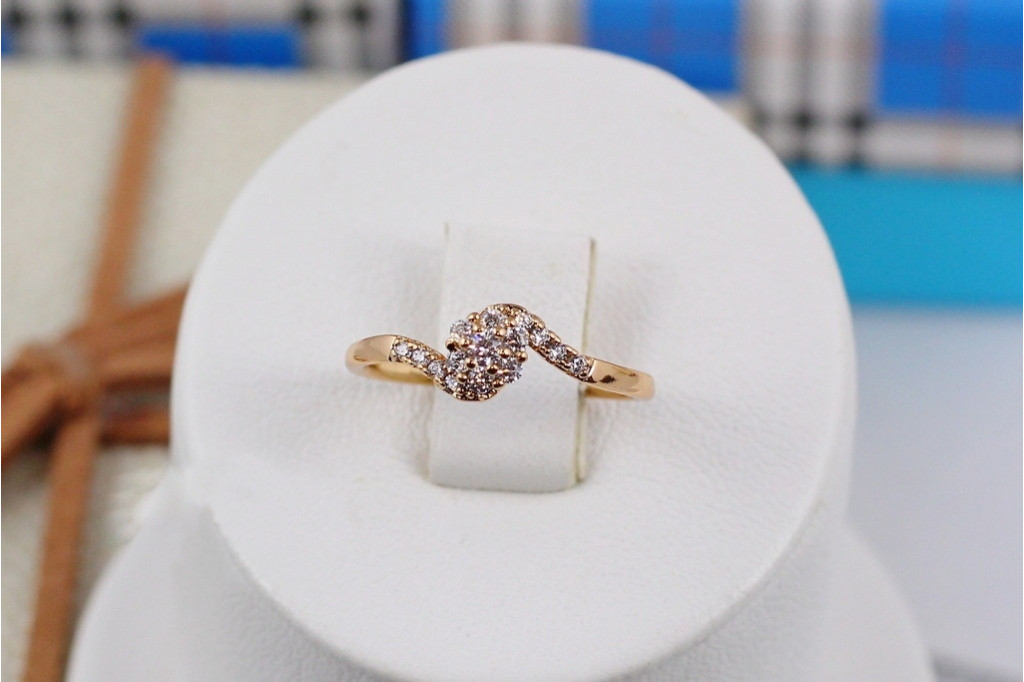 Кольцо Xuping Jewelry мячик в руках детское  р 12 золотистое